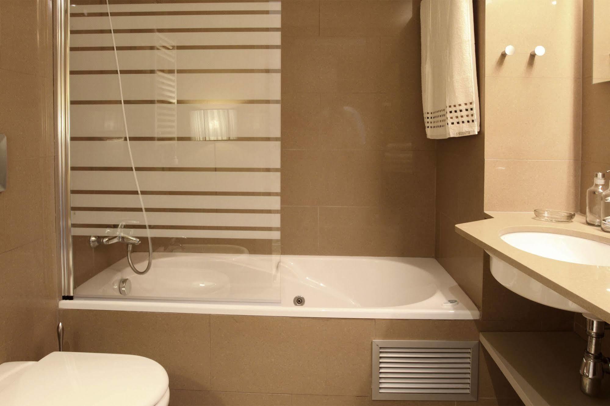 Appartement Passeig De Gracia Sun Balcony 2 Bedroo Barcelona